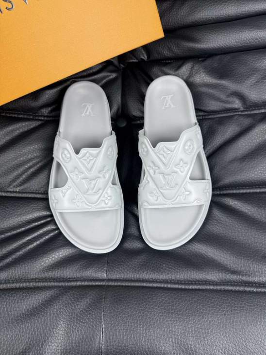 Picture of Louis Vuitton Slippers _SKULVsz38-46jyh0815766
